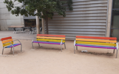 El SAI Gironès-Salt i l’Ajuntament de Salt es sumen a les celebracions del Dia de l’Orgull amb una pintada de bancs
